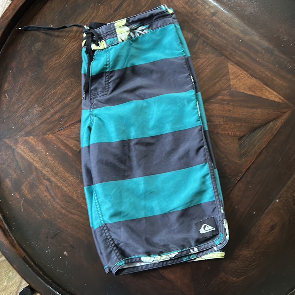 Men’s Quiksilver Board Shorts Swim VGUC sz 28